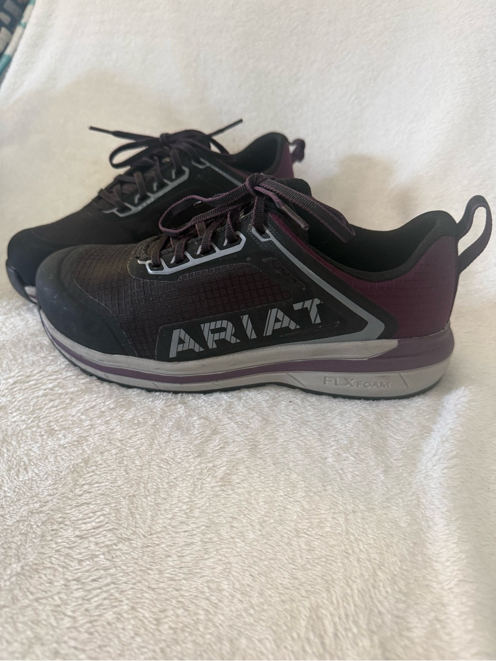 Women’s Ariat composite toe size 8